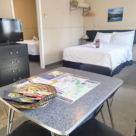 Lido Motel Radium Hot Springs Bagian luar foto