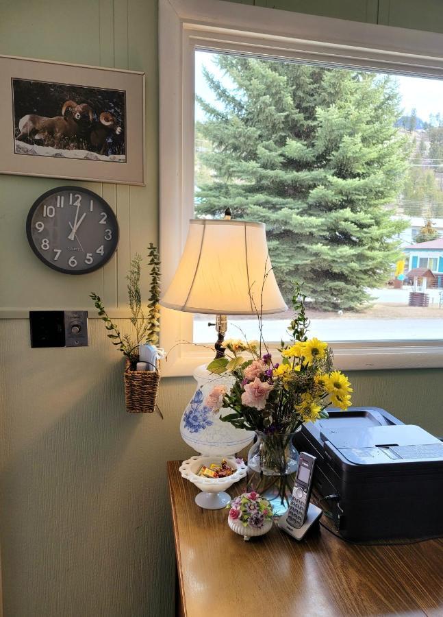 Lido Motel Radium Hot Springs Bagian luar foto
