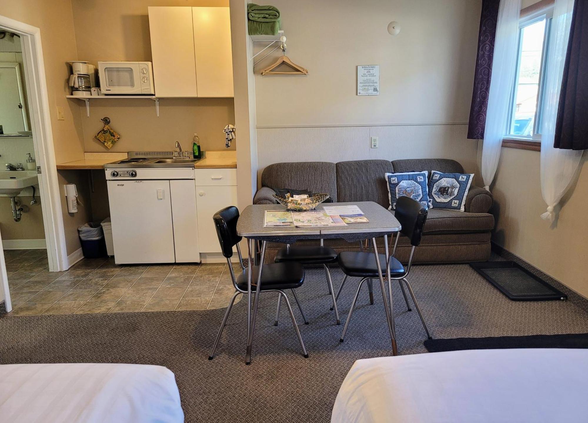 Lido Motel Radium Hot Springs Bagian luar foto
