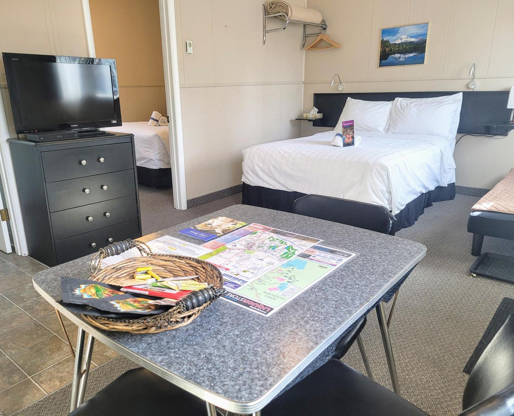 Lido Motel Radium Hot Springs Bagian luar foto