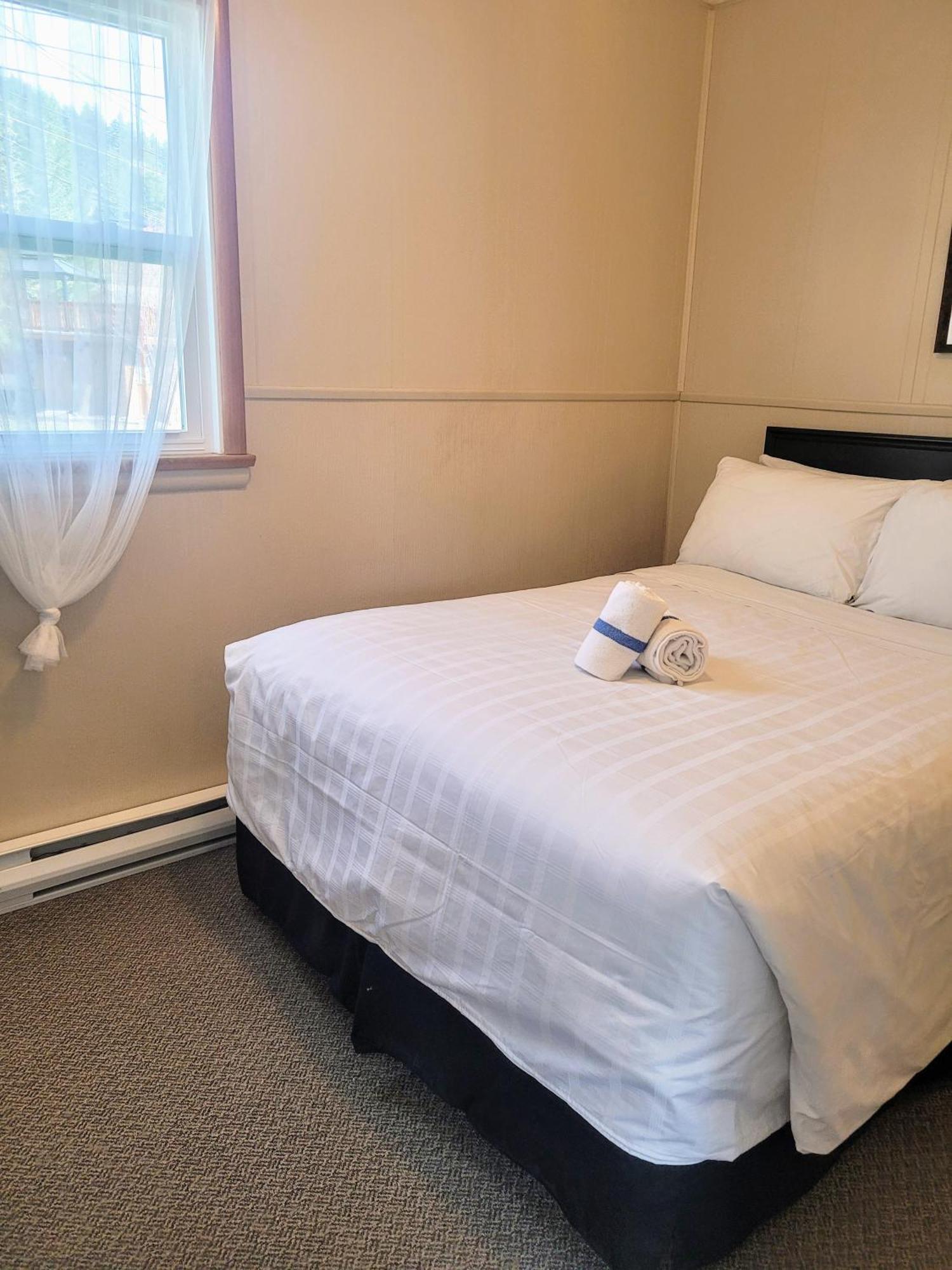Lido Motel Radium Hot Springs Bagian luar foto