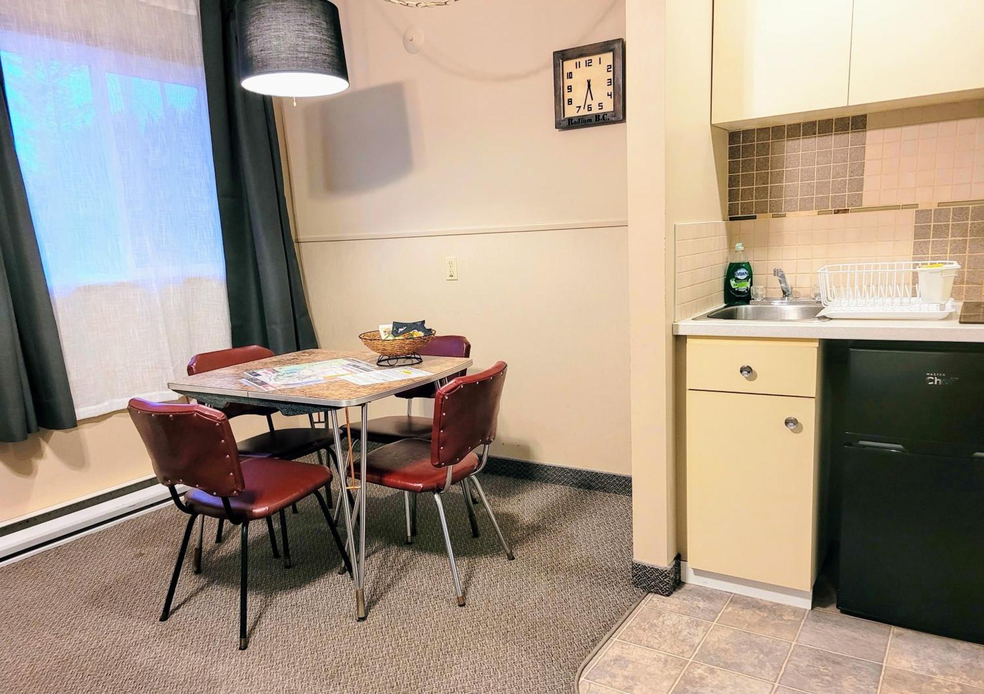 Lido Motel Radium Hot Springs Bagian luar foto