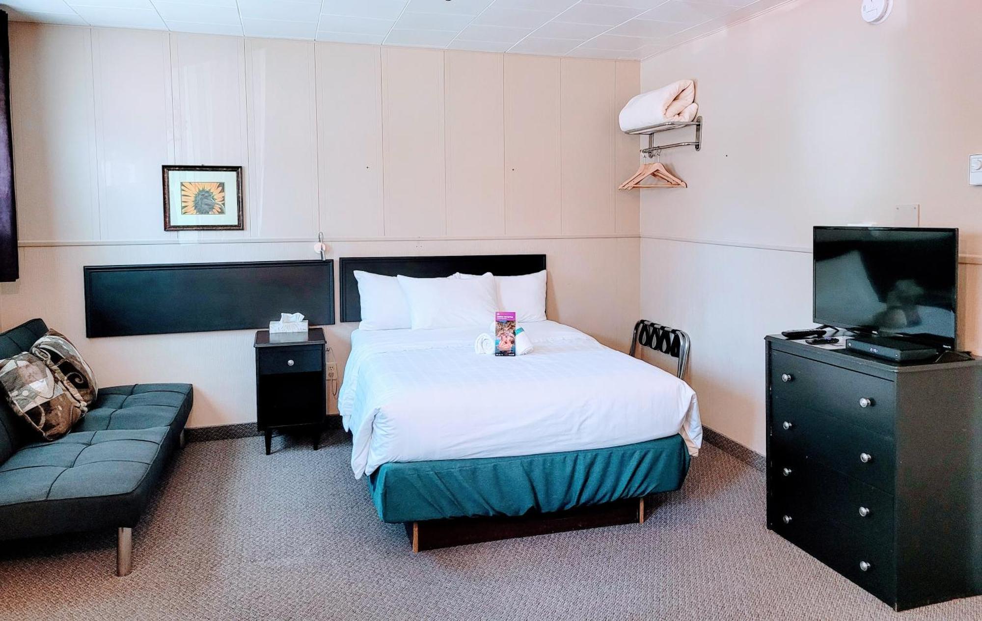 Lido Motel Radium Hot Springs Bagian luar foto