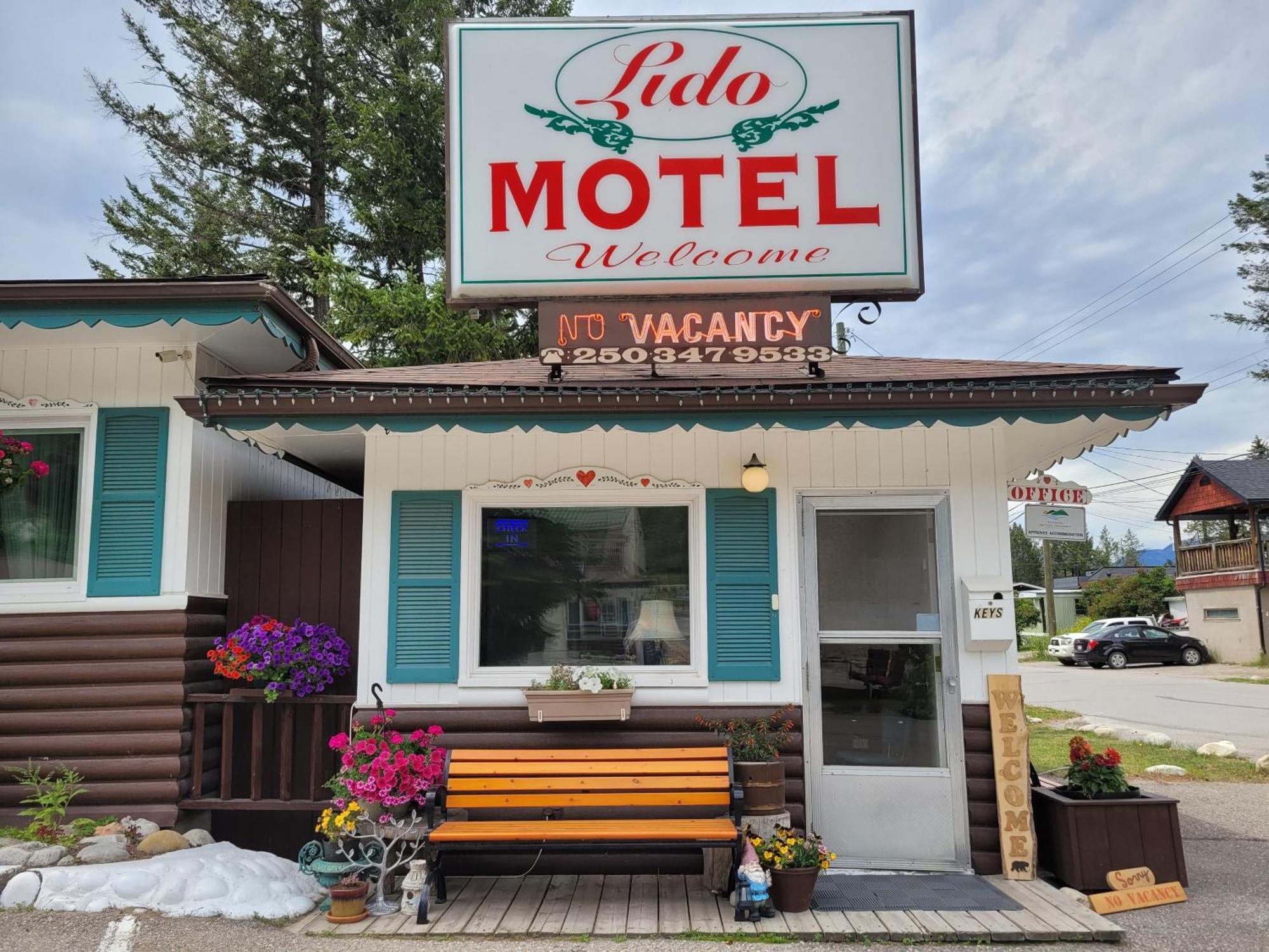 Lido Motel Radium Hot Springs Bagian luar foto
