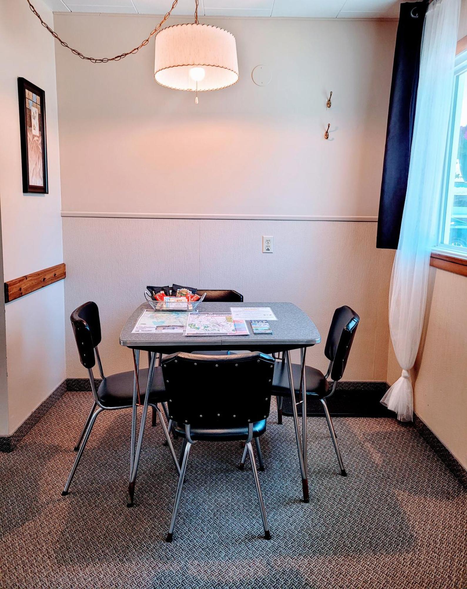 Lido Motel Radium Hot Springs Bagian luar foto
